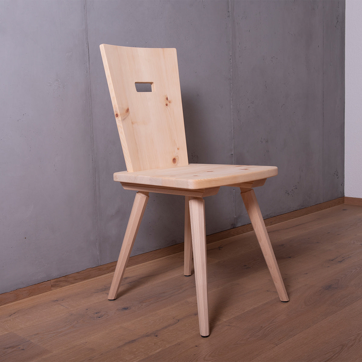 Eleganter Stuhl &