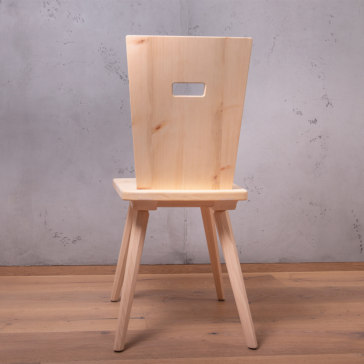 Eleganter Stuhl &