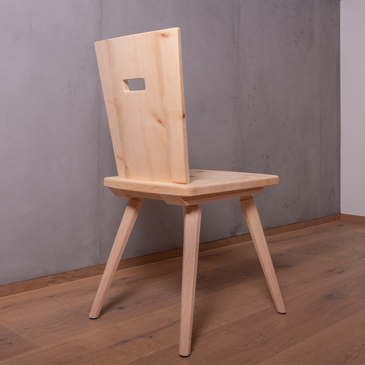 Eleganter Stuhl &