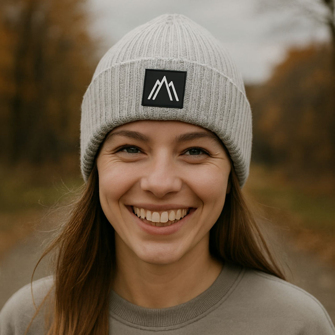 ALPS RESORTS Mütze | Beanie aus Bio-Baumwolle | weiß mit Gummi-Patch | formstabil