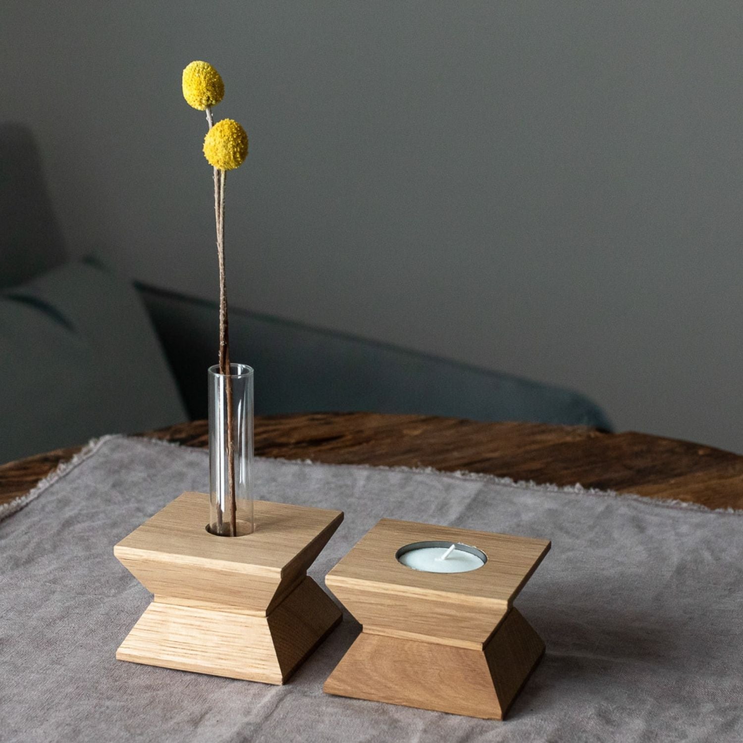 Holzvase und Kerzenständer | Eiche und Reagenzgläser | B 20 x T 3,5 x H 11 cm | Made in Germany