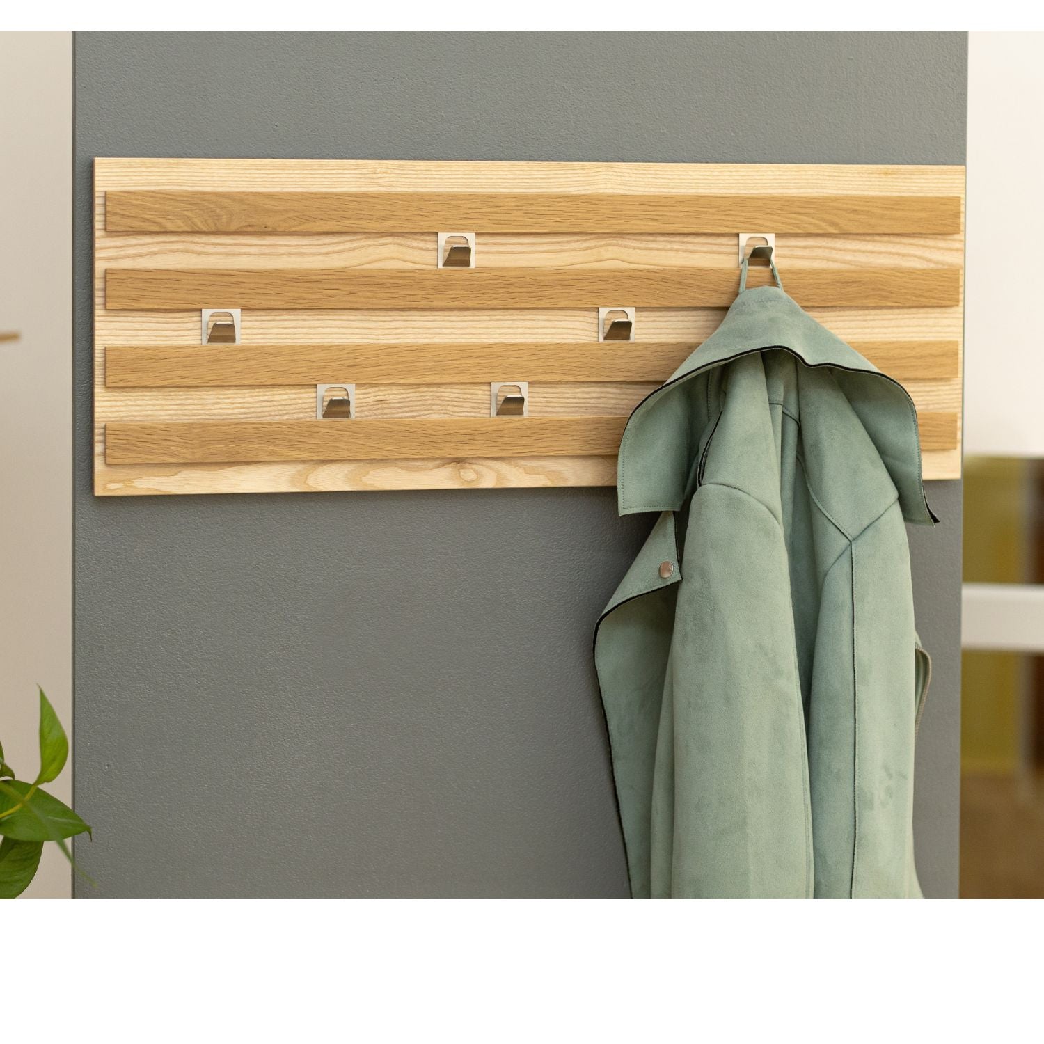 Wandgarderobe | verschiebbare Haken | L 78 x B 28 x H 2,4 cm | Esche und Eiche | Made in Germany