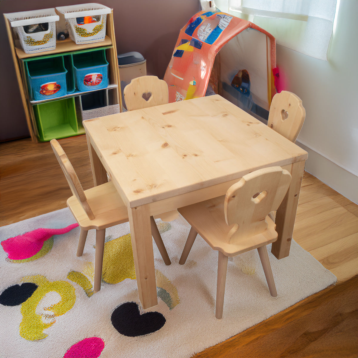 Kindersitzgruppe in Zirbenholz ‘Sweetheart’ | 1 Tisch und 4 Stühle | Made in Südtirol