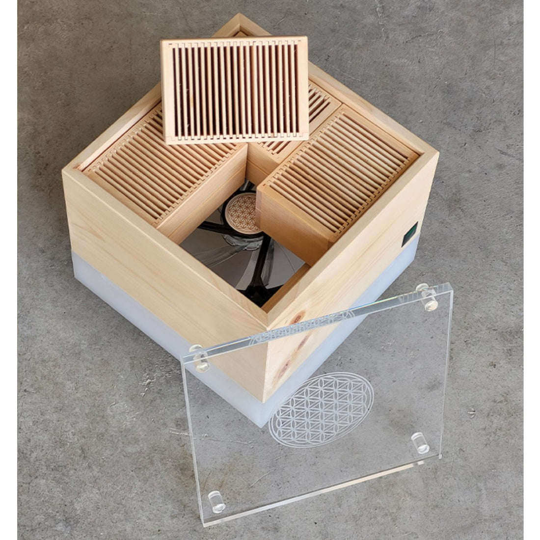 Zirbenlüfter ‘Kubus Premium’ | für 40 m² | flüsterleiser Ventilator | Lichtfarben wählbar | für Privat und Büro | Made in Austria