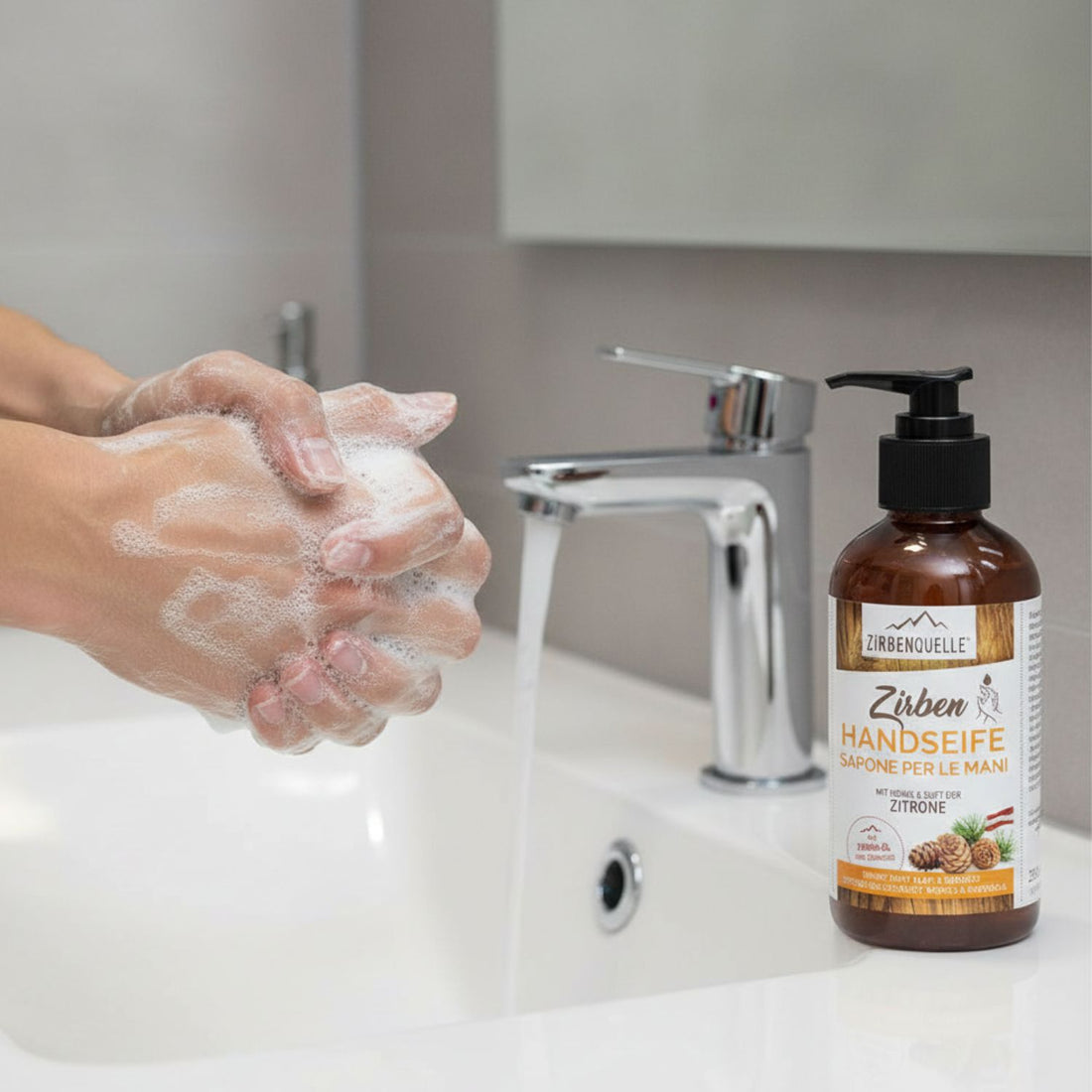 Zirben Handseife | 250 ml | Pumpflasche | mit Honig und Duft der Zitrone | Made in Austria