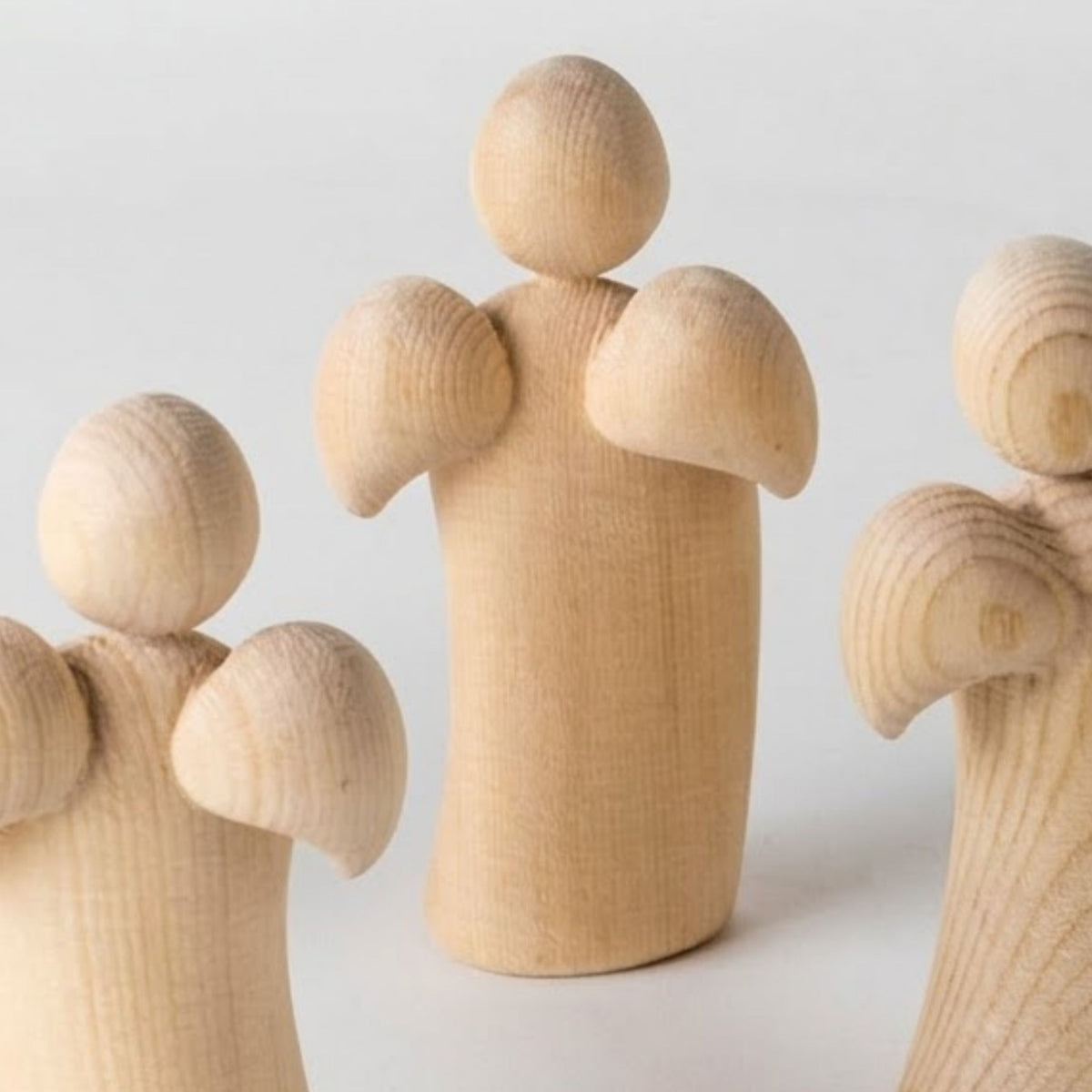 Klassischer Schutzengel aus Zirbenholz | 9 cm | Geschenk zur Taufe oder zu Weihnachten | Handwerk aus Südtirol
