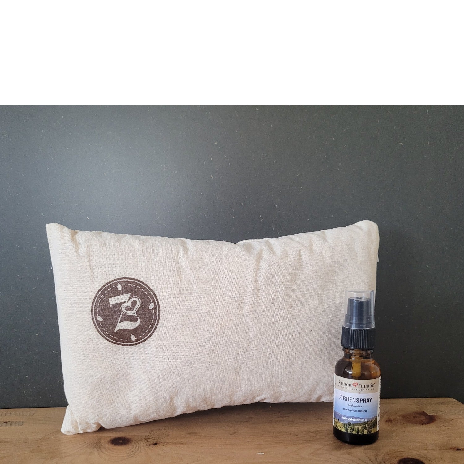 Set "Kissenschlacht" | Baumwollkissen Natur 25 x 15 cm | gefüllt mit gehobelten Zirbenflocken | Zirbenspray 20 ml