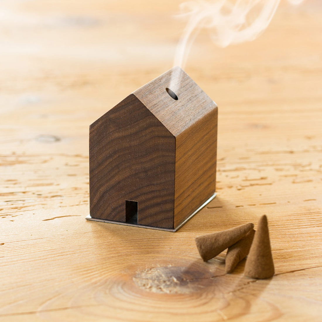 Rauchhaus aus verschiedenen edlen Hölzern