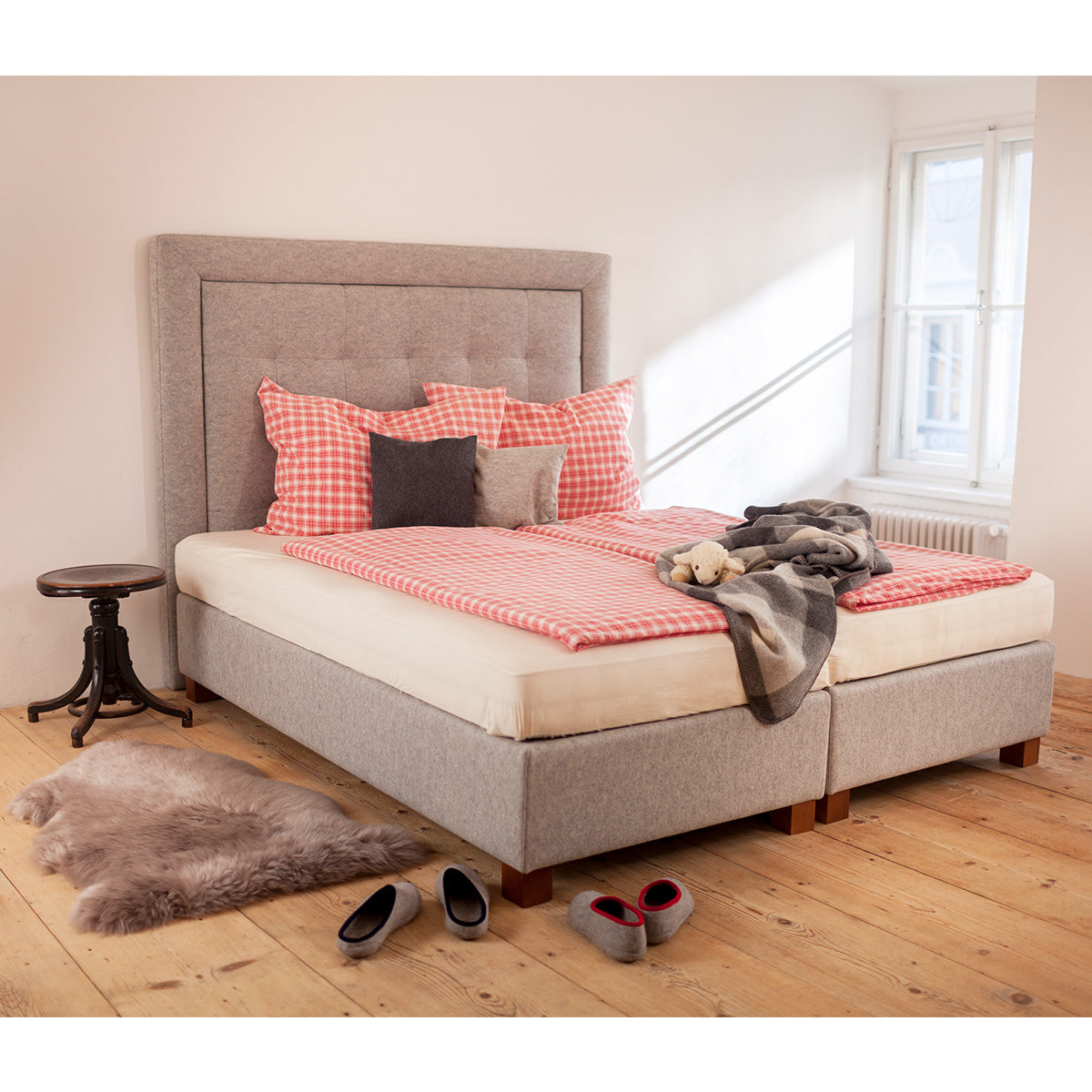 Boxspringbett aus natürlichen Rohstoffen | Untergestell mit massivem Holzkern | Bezug aus 100 % reiner Schafschurwolle
