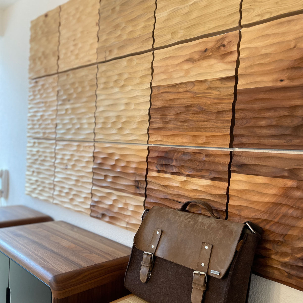 Edles Wandpaneel aus Apfelbaumholz &