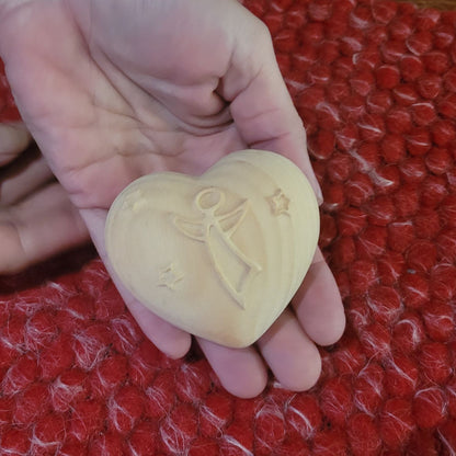 Herz mit Engel | Zirbenholz natur | Massivholz | in verschiedenen Größen | Made in Italy