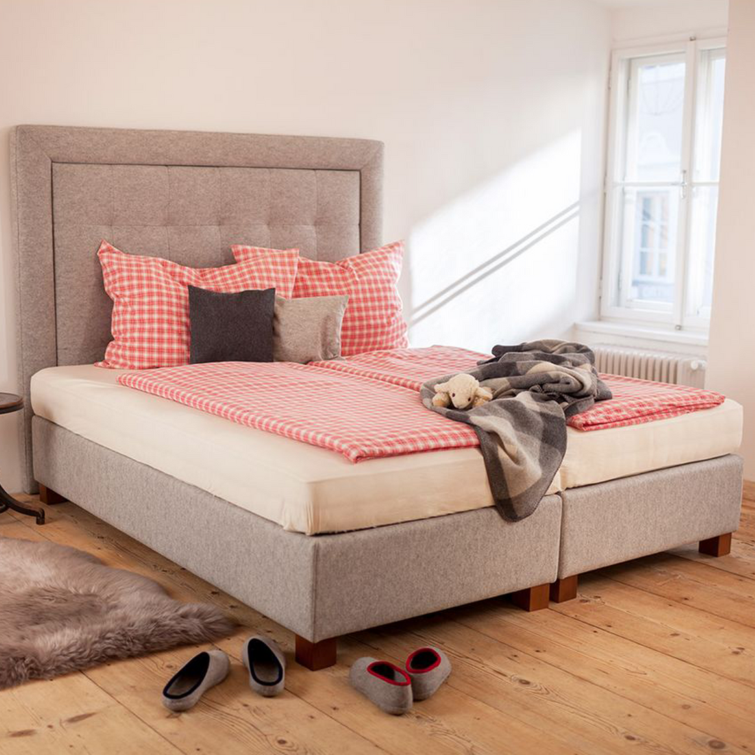 Boxspringbett aus natürlichen Rohstoffen | Untergestell mit massivem Holzkern | Bezug aus 100 % reiner Schafschurwolle