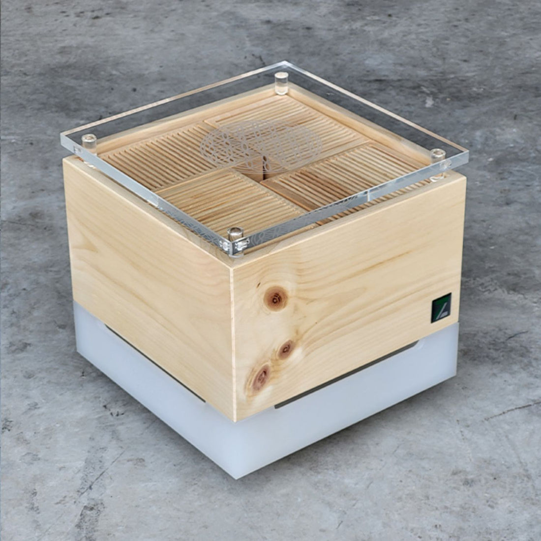 Zirbenlüfter ‘Kubus Premium’ | für 40 m² | flüsterleiser Ventilator | Lichtfarben wählbar | für Privat und Büro | Made in Austria