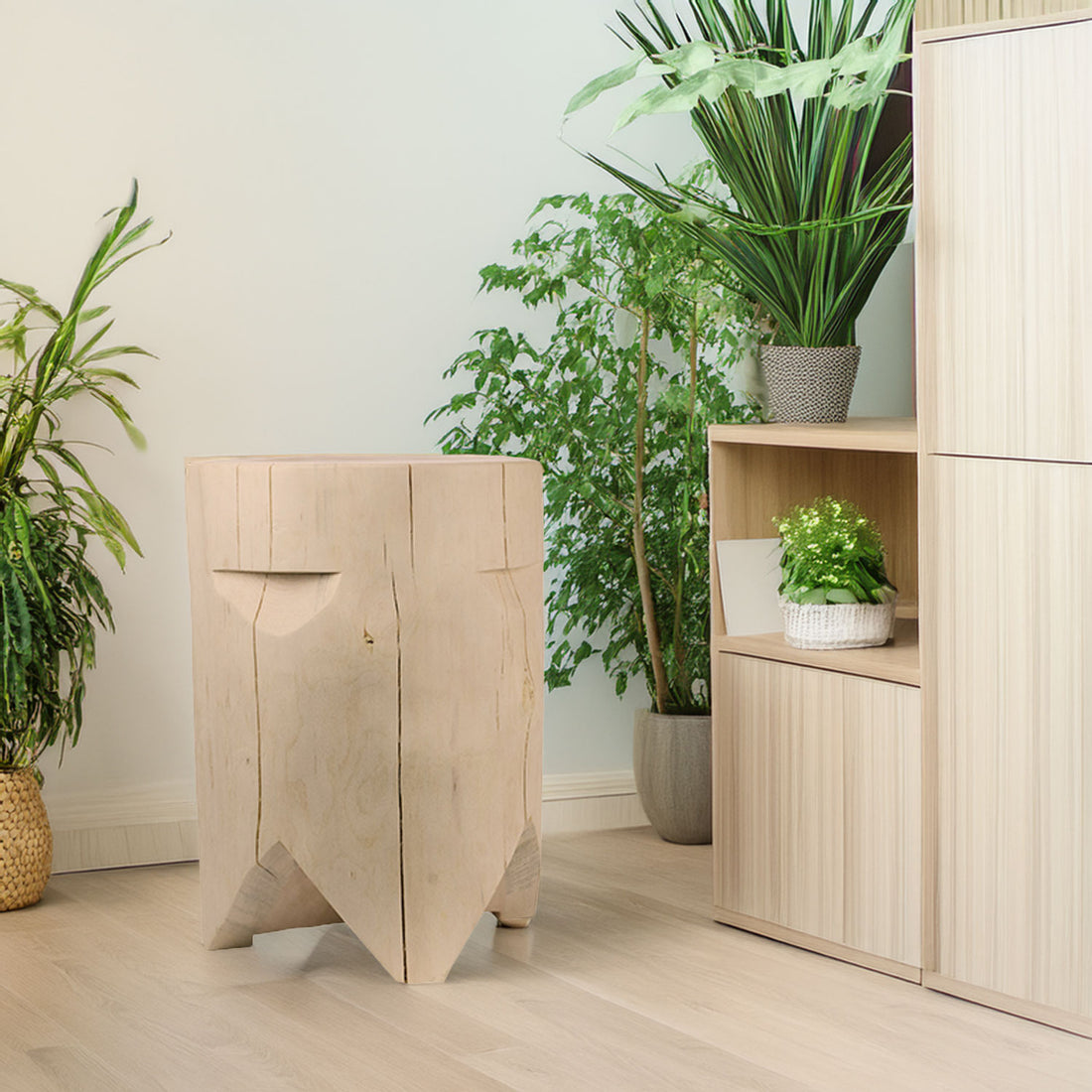 Designer Couchtisch / Hocker aus massivem Fichtenholz / 47x35 cm - &