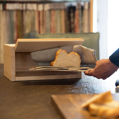 Flexibler Brotkasten aus Zirbenholz - in 2 Größen - wahlweise mit Gitter und Bäckerleinen - Hergestellt in Österreich