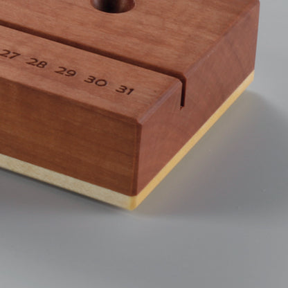 Hochwertiger Vollholz Kalender  &