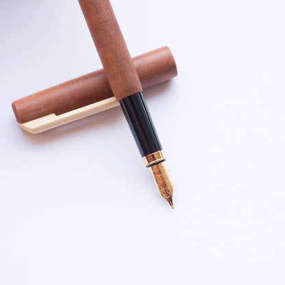 Füller Holz | mit Tintenkonverter | Federstärke M 0,9 mm | Birne, Kirsche oder Ahorn | nachhaltige Handarbeit aus Deutschland