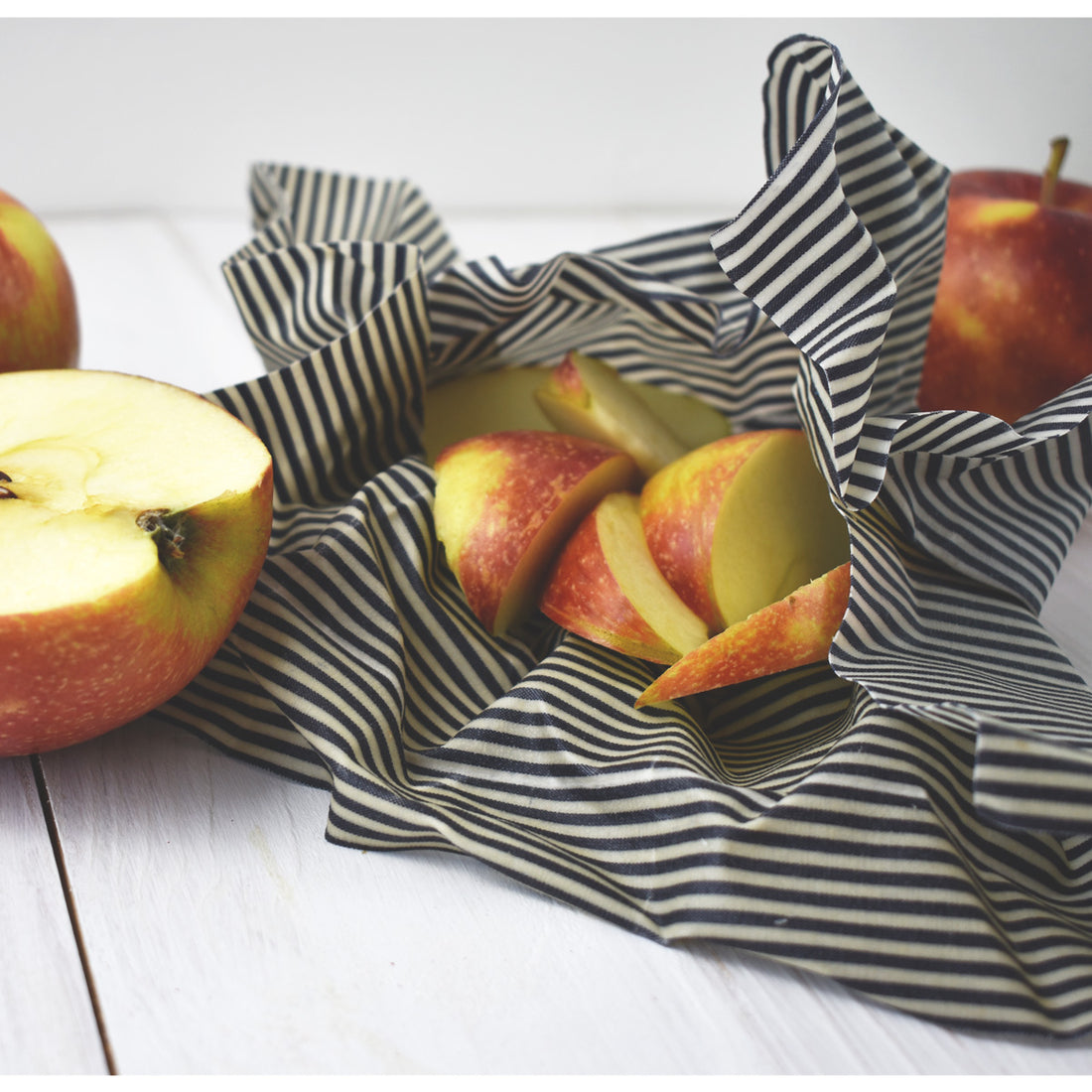 Bienenwachstuch | 30x30 cm | gestreift marineblau | GOTS zertifizierte Baumwolle | reines Bienenwachs