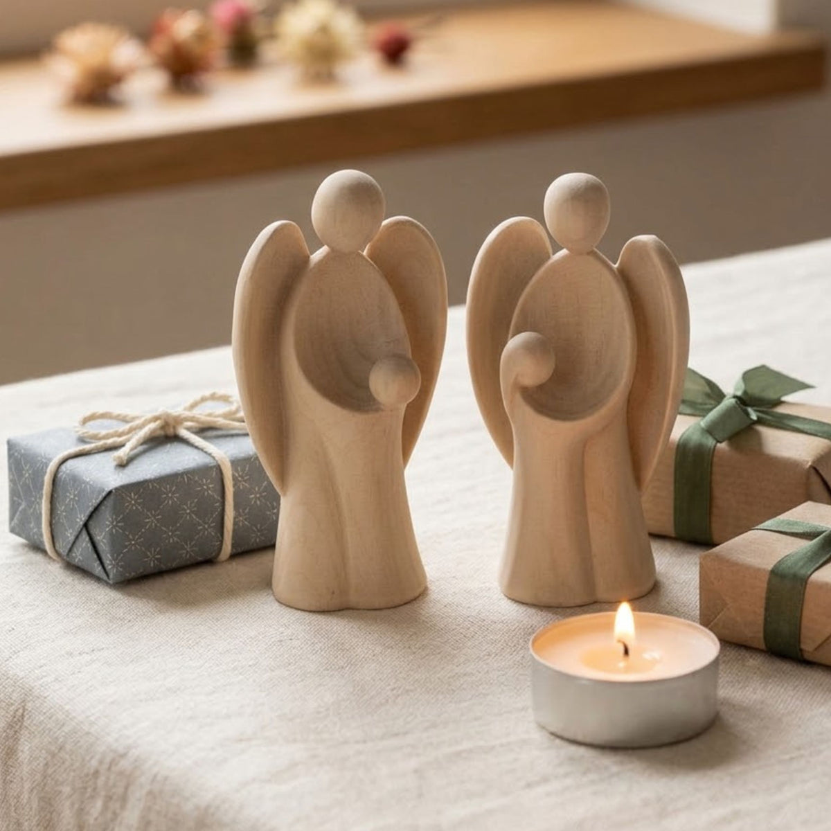 Moderner Schutzengel aus Zirbenholz Mädchen oder Bub | Geschenk zur Taufe oder zu Weihnachten | Handwerk aus Südtirol