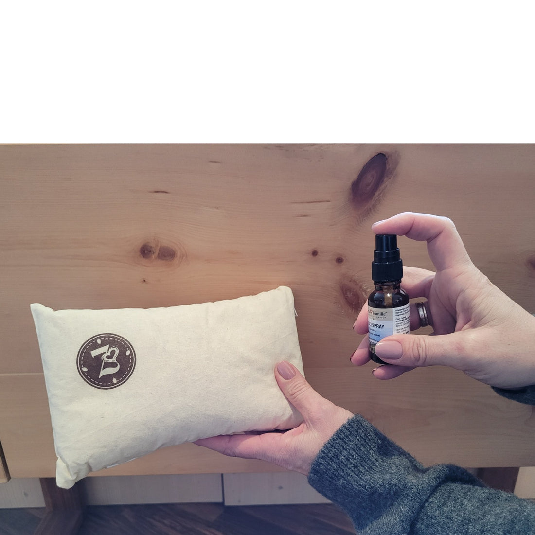 Set &quot;Kissenschlacht&quot; | Kissen Natur  23 x 15 cm mit Zirbenflocken + Zirbenspray 20 ml