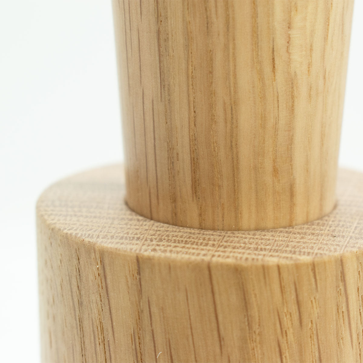 Salz- oder Pfeffermühle mit Porzelanmahlwerk | hoch | in verschiedenen Holzarten | mit Magnetkappe | DM 6 x H 29 cm