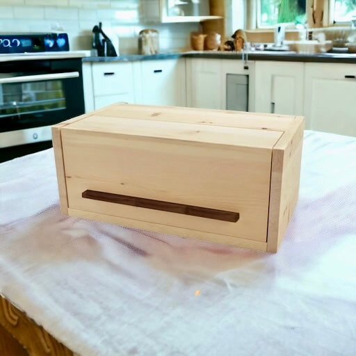 Brotkasten mit Nussgriff und Klappdeckel | Zirbenholz | inkl. Einlegegitter | L 45 x B 25 x H 16 cm | Made in Austria