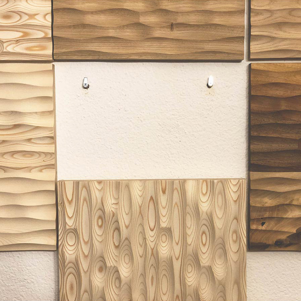 Edles Wandpaneel aus Apfelbaumholz &