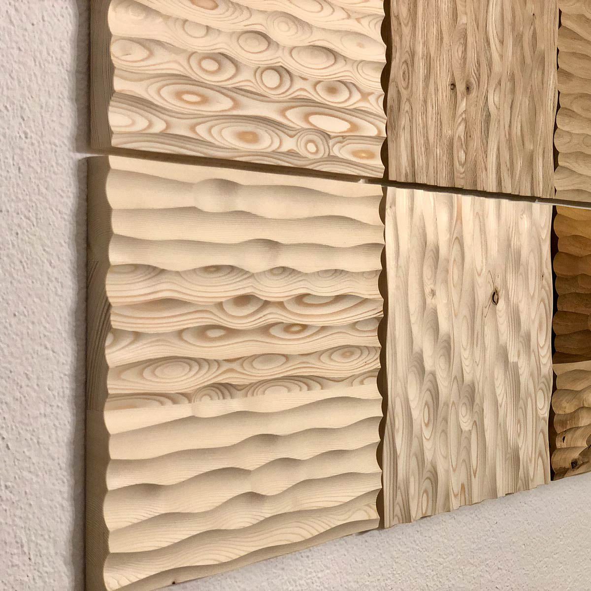 Edles Wandpaneel aus Apfelbaumholz &